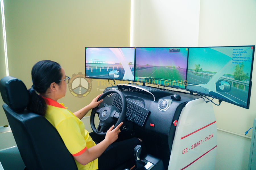 Hạng B cơ khí (số sàn)